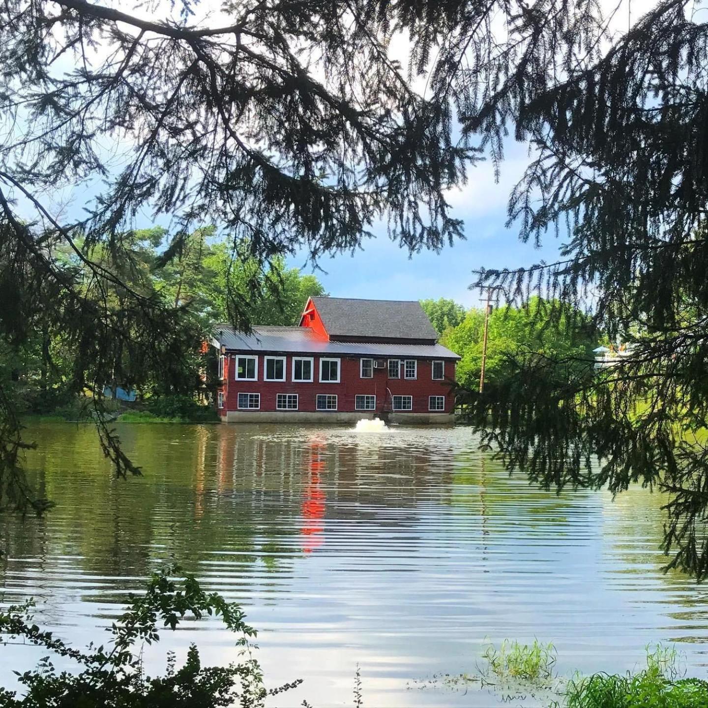 Rainbow Mountain Resort - Lgbtq Friendly East Stroudsburg Exterior photo